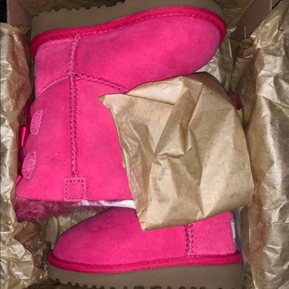 Kids Uggs size 7 - Picture 3 of 5